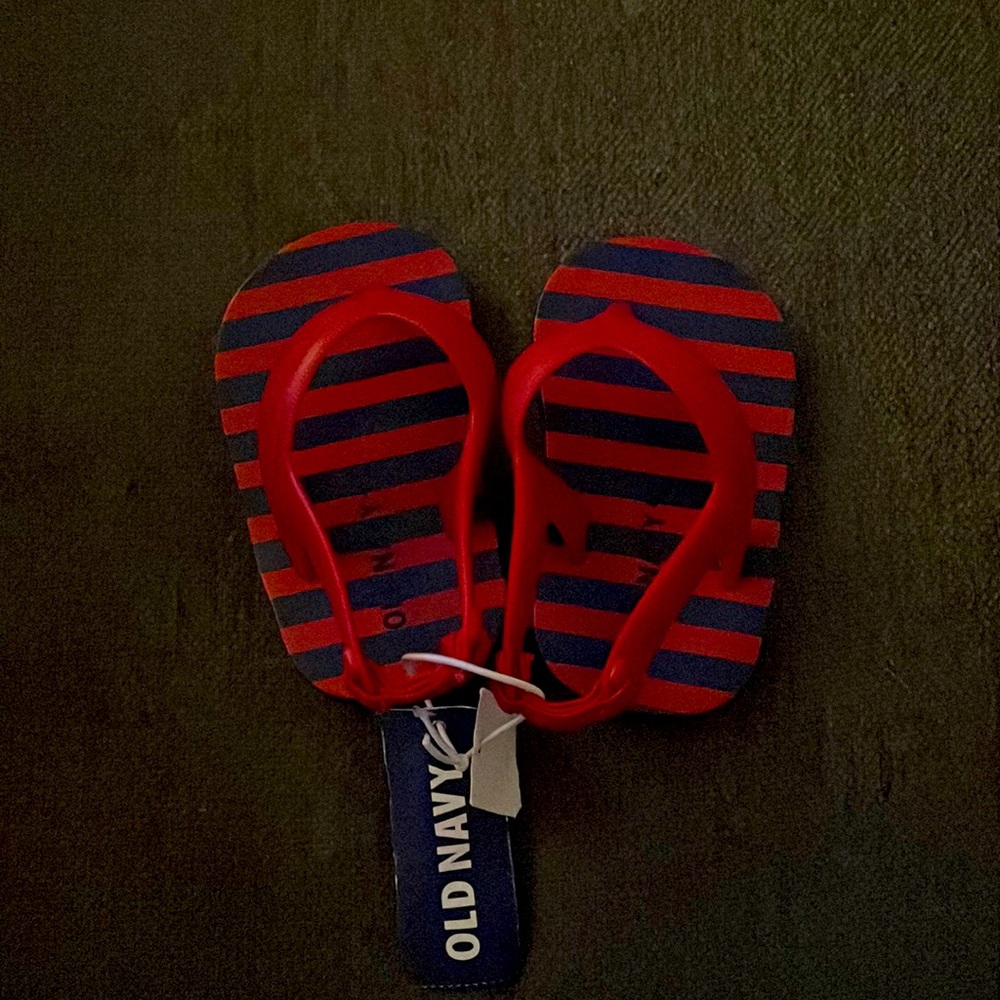 Old navy size 2 baby boy red and blue flip flops